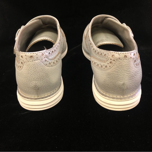 Cole Haan women’s silver wingtip Grand sneakers size 8-1/2 - Picture 5 of 12